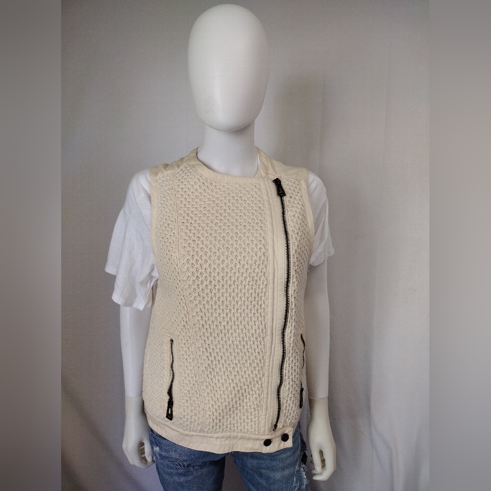 Cream white vest in Small - Picture 7 of 12